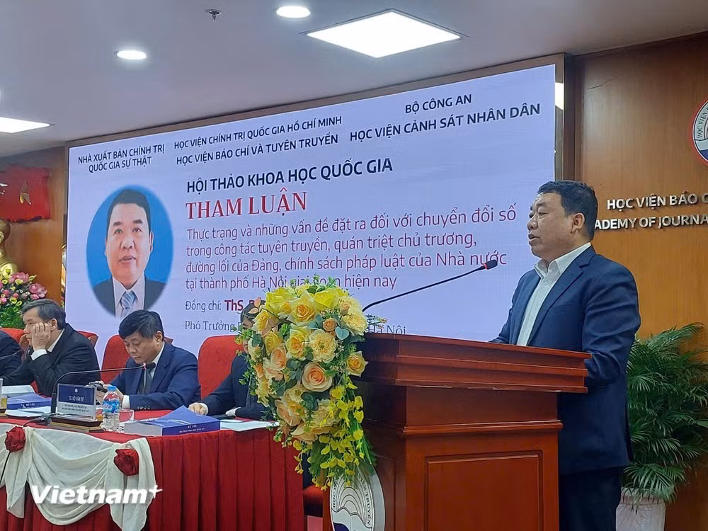 Thạc sỹ Đào Xuân Dũng, Phó Trưởng Ban Tuyên giáo Thành ủy Hà Nội phát biểu tại hội thảo.