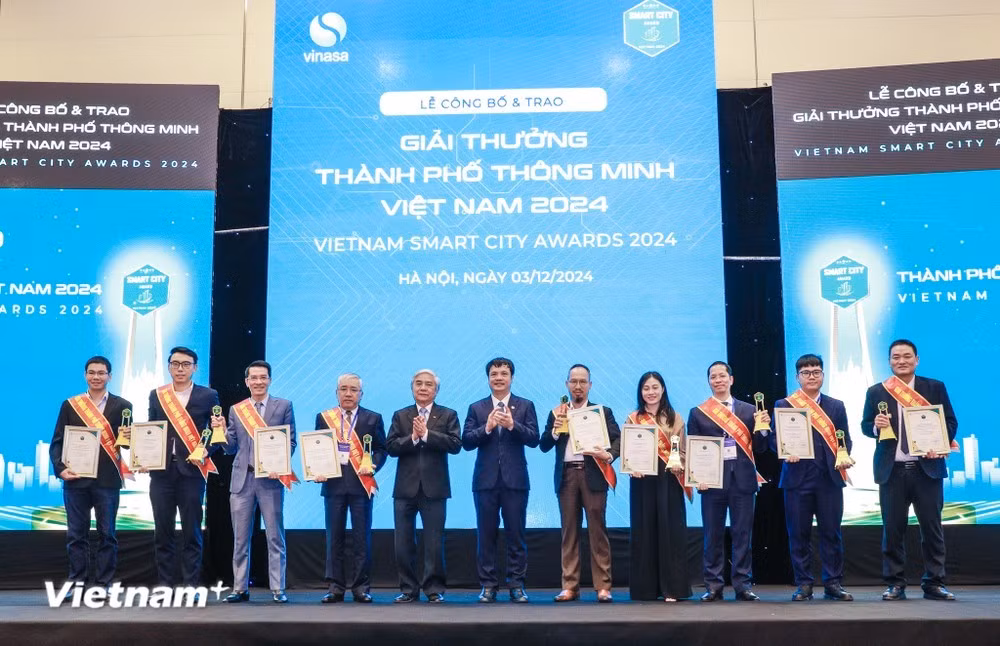 Nhóm các giải pháp công nghệ đoạt giải.