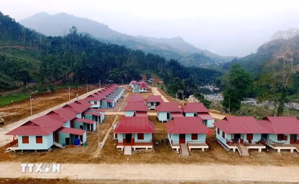 Những căn nhà ở tạm bợ của người dân làng Bằng La, xã Trà Leng, huyện Nam Trà My đã được thay mới, kiên cố hóa sau thiên tai.