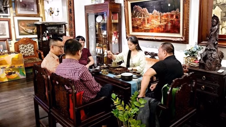 Khách đến với không gian không còn khoảng cách địa lý, văn hóa hay độ tuổi.