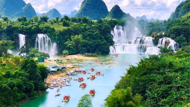Thác Bản Giốc là điểm di sản nằm trong vùng Công viên địa chất toàn cầu UNESCO Non nước Cao Bằng.