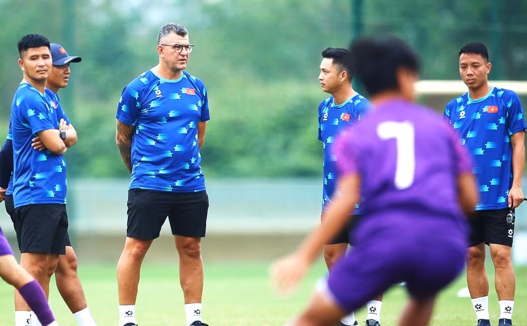 HLV Roland Cristiano cũng trao cơ hội cho một số tân binh.