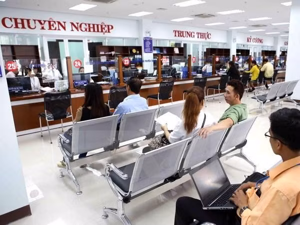 Khi xác định cơ cấu ngạch công chức của các cơ quan, tổ chức hành chính thì không tính cán bộ, công chức đảm nhiệm các vị trí lãnh đạo, quản lý.