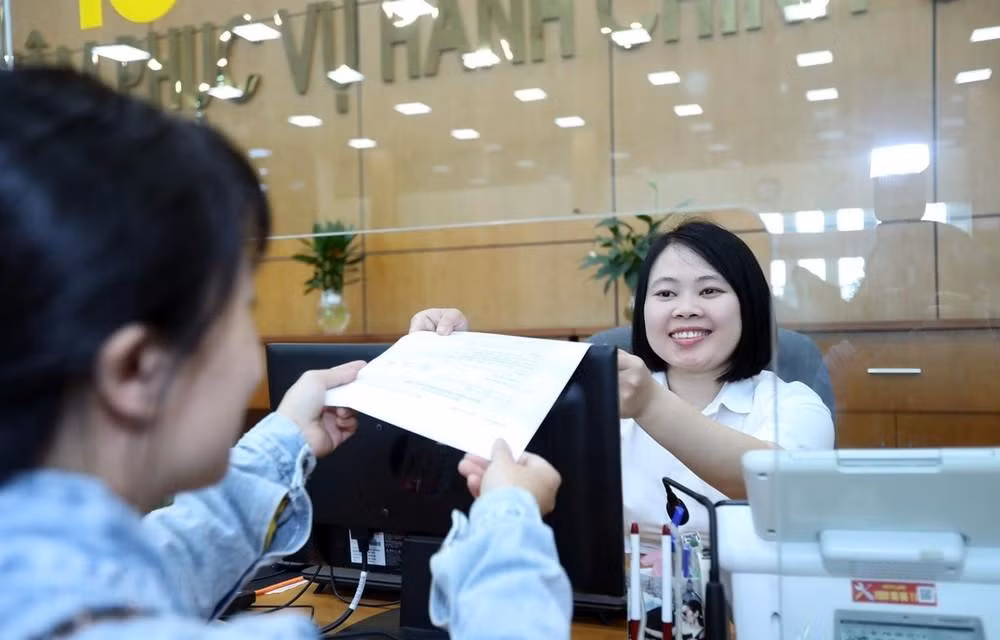 Tiếp nhận và giải quyết hồ sơ của các sở, ban, ngành tại Trung tâm Phục vụ hành chính công tỉnh Bắc Giang.