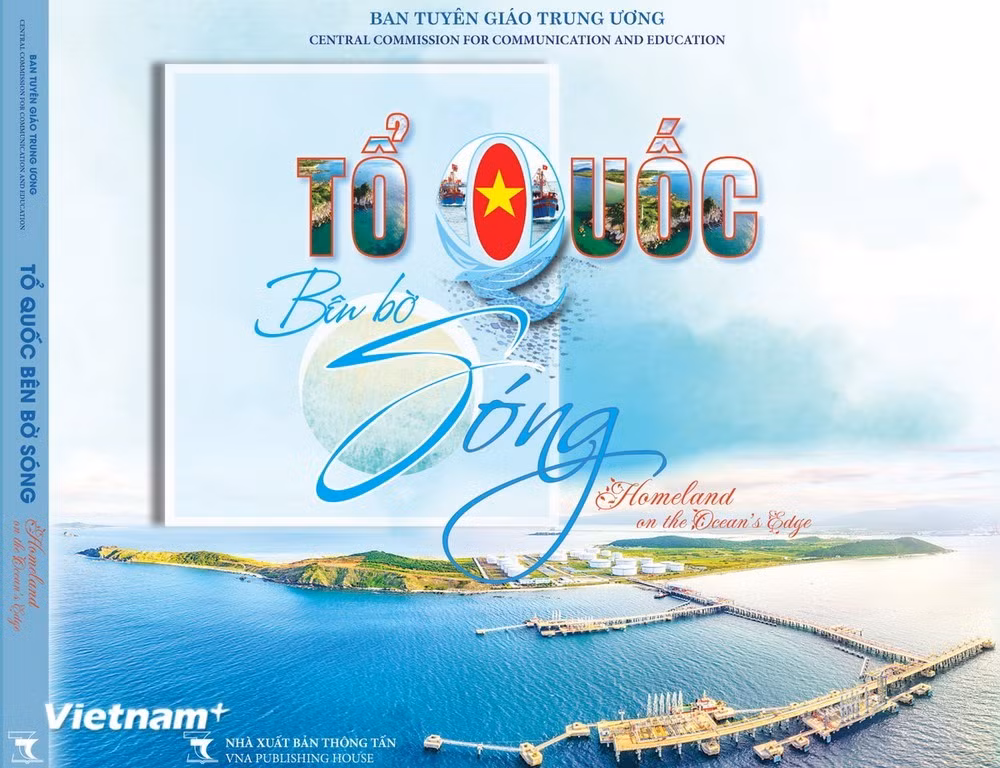 Bìa sách "Tổ quốc bên bờ sóng."