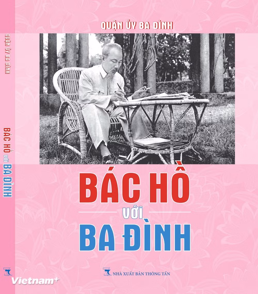 Bìa sách "Bác Hồ với Ba Đình".