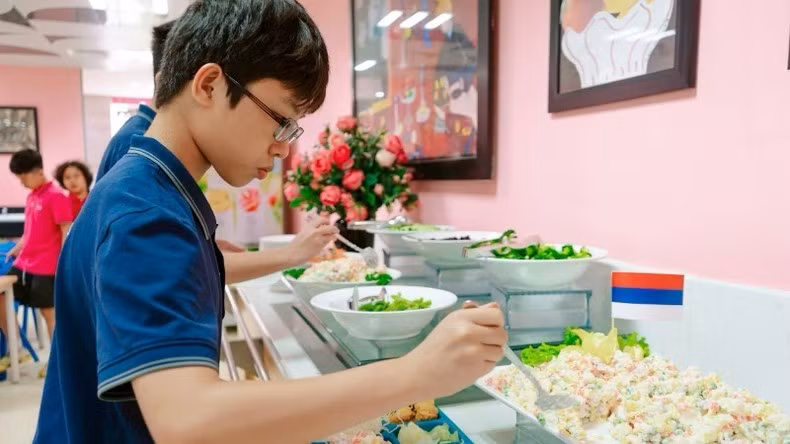 Đầu tư vào dinh dưỡng học đường là một chính sách đột phá để nâng cao tầm vóc cả thể lực và trí lực của trẻ đáp ứng yêu cầu phát triển nguồn nhân lực của quốc gia trong tương lai.