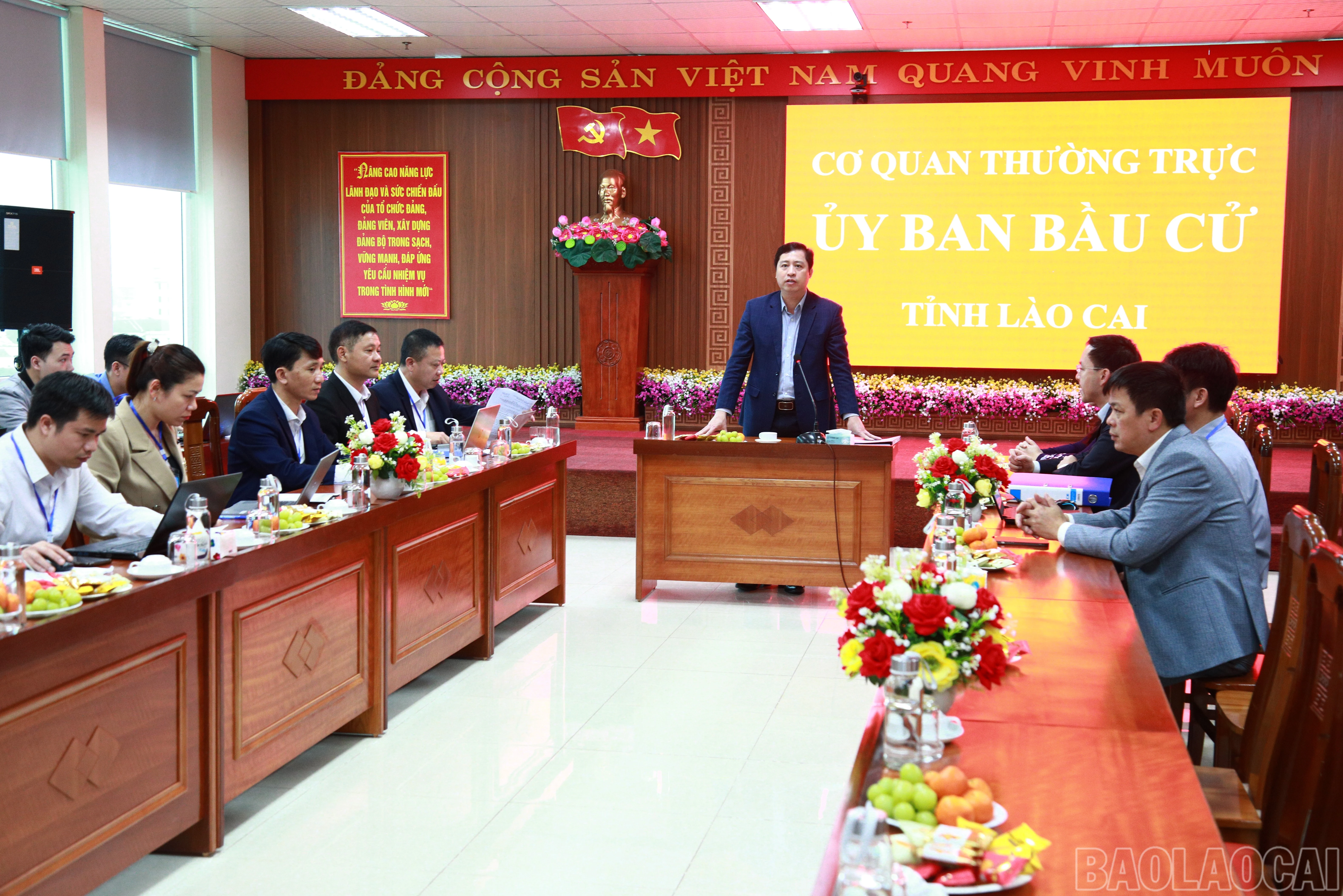 Bí thư Tỉnh ủy Dương Quốc Huy ghi nhận và đánh giá cao tinh thần trách nhiệm của tập thể cán bộ Cơ quan Thường trực Ủy ban bầu cử tỉnh trong thực hiện nhiệm vụ được giao.