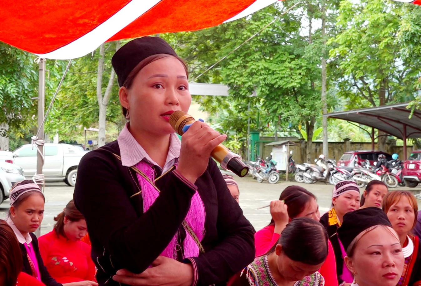 nguoi-dan-xa-tan-tien-kien-nghi.jpg