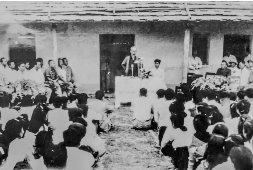 bac-ho-gap-go-than-mat-va-noi-chuyen-voi-dai-bieu-cac-dan-toc-tinh-lao-cai-anh-tu-lieu.jpg