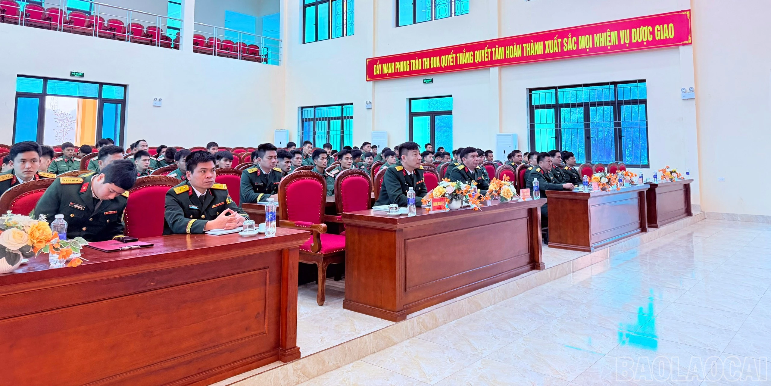 Các đại biểu tham dự buổi lễ.