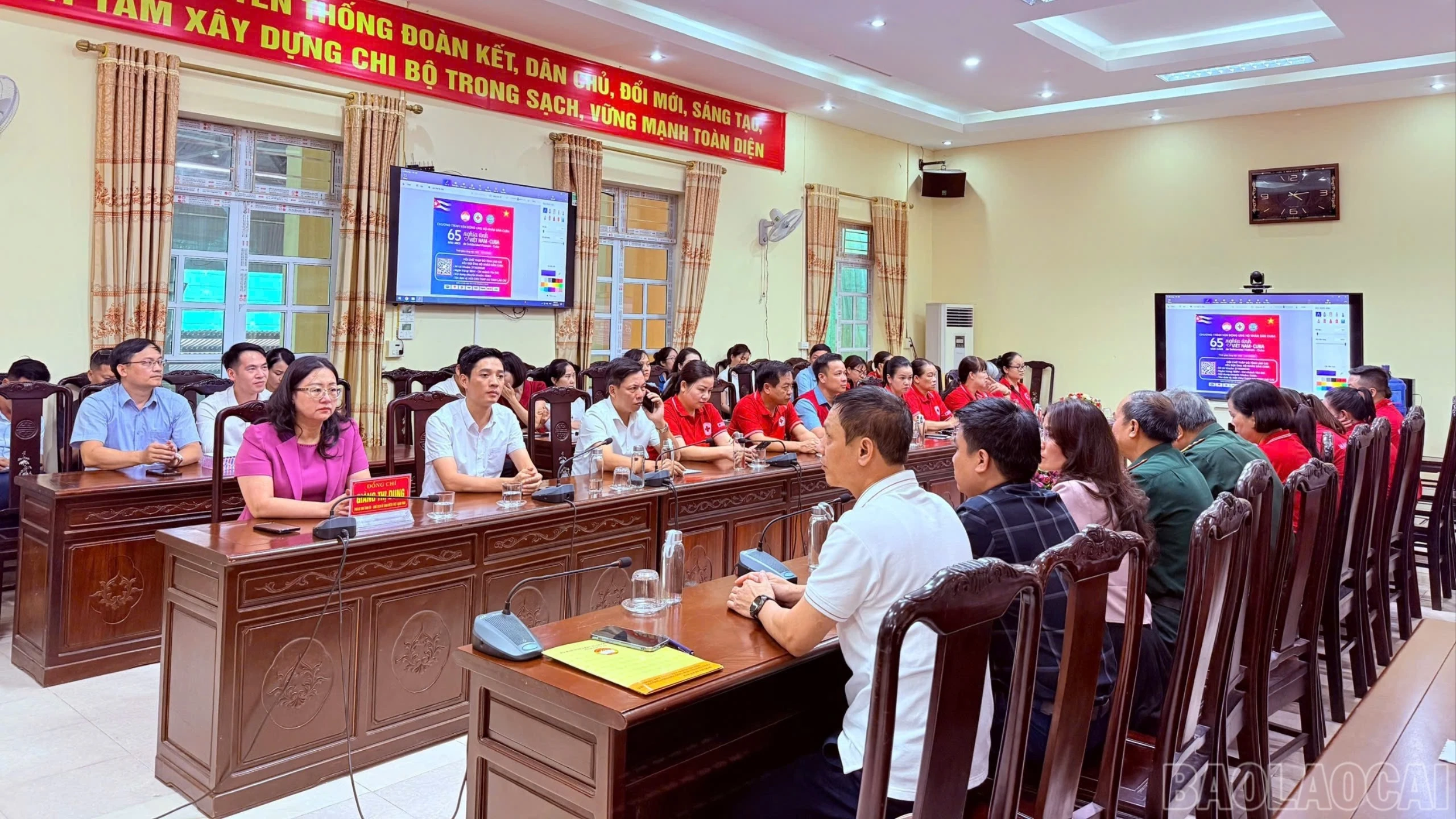 Các đại biểu dự Chương trình phát động ủng hộ Nhân dân Cuba.