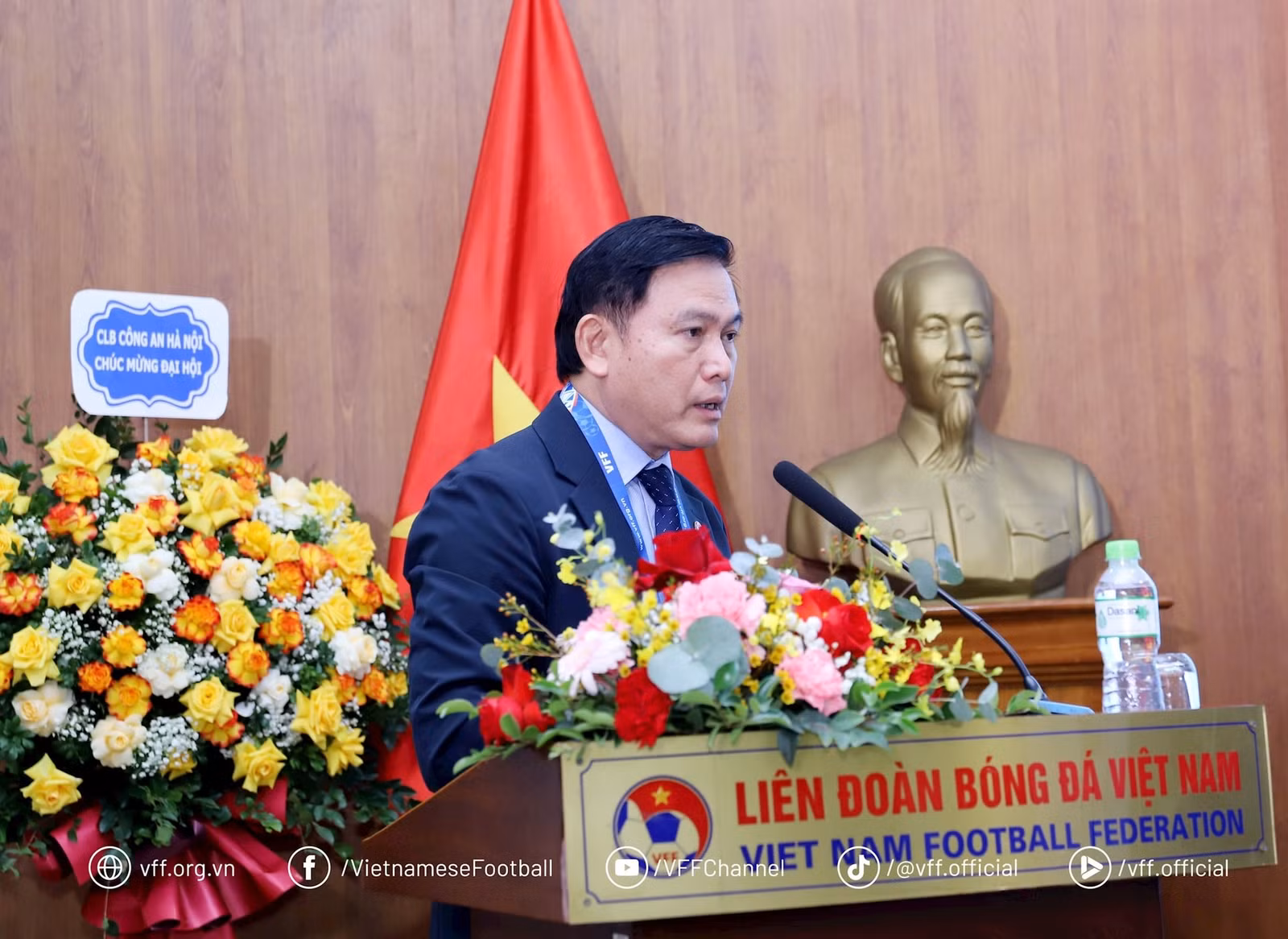 Ông Trần Anh Tú - Phó Chủ tịch VFF báo cáo công tác chuyên môn. Ảnh VFF