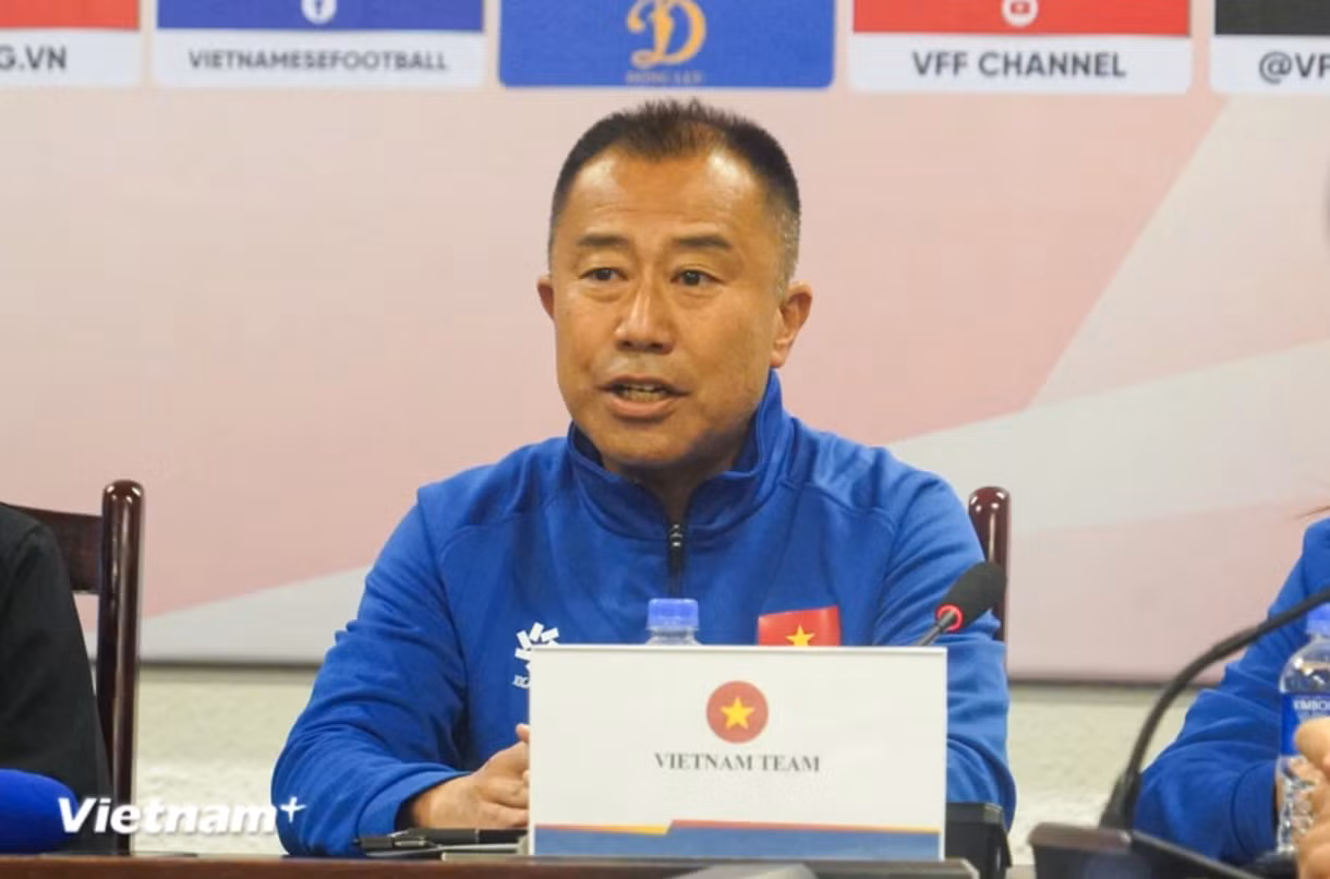 Huấn luyện viên trưởng Okiyama Masahiko đặt quyết tâm giành chiến thắng trong trận giao hữu với U17 Nữ Thái Lan.