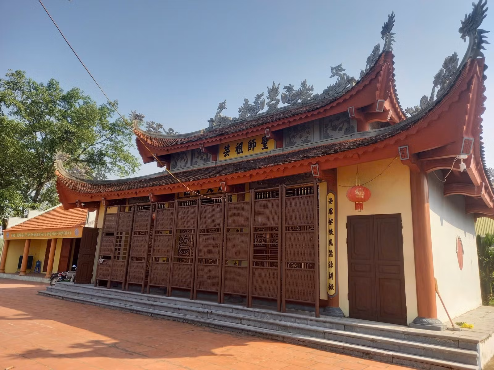 Đình làng Trạch Xá - nơi thờ phụng Thánh Tổ nghề May.