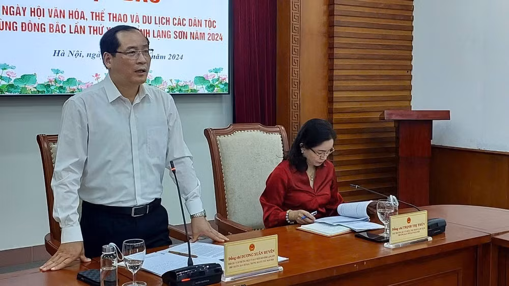 Ông Dương Xuân Huyên, Phó Chủ tịch thường trực Ủy ban Nhân dân tỉnh Lạng Sơn phát biểu tại họp báo.