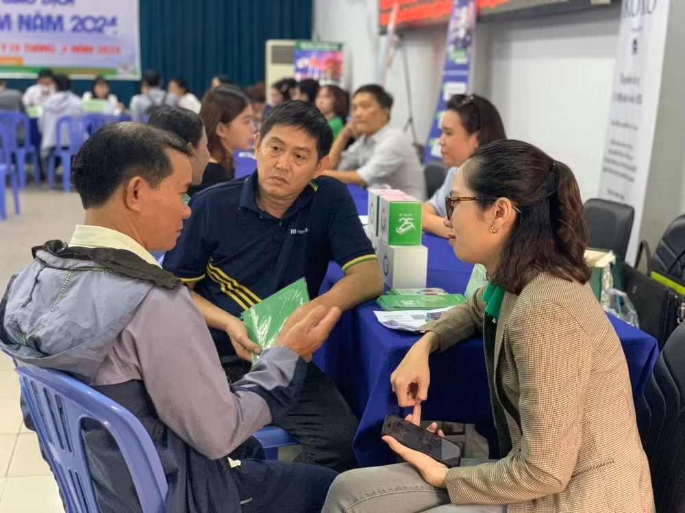 Người lao động đi tìm việc tại Trung tâm Dịch vụ việc làm TP.HCM. Ảnh minh họa