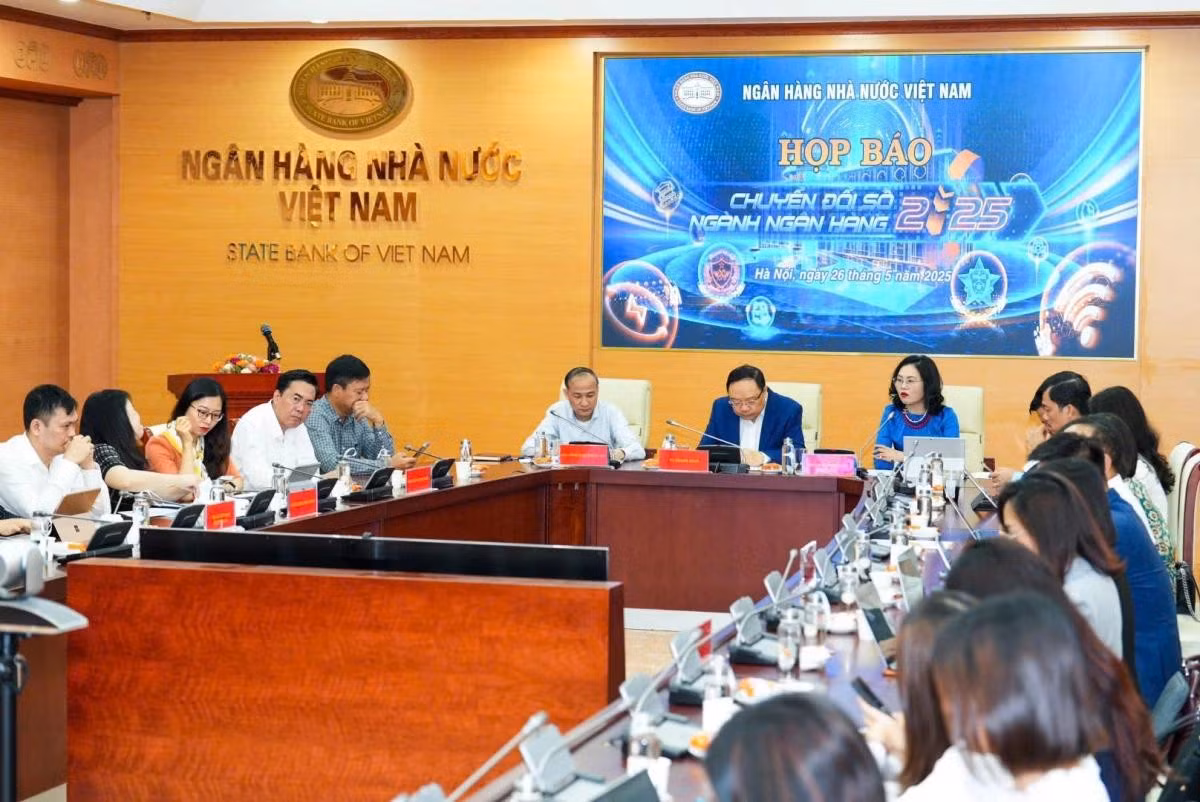 Họp báo công bố sự kiện “Chuyển đổi số ngành Ngân hàng năm 2025”