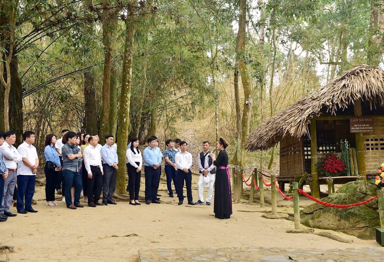 Du khách tham quan Khu di tích lịch sử quốc gia đặc biệt Tân Trào (Tuyên Quang).