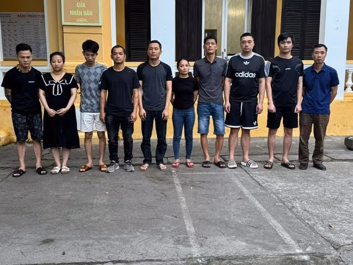 Các đối tượng tại cơ quan công an.