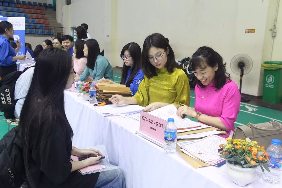 Tân sinh viên nhập học Trường ĐH Sư phạm Hà Nội. Ảnh: Website nhà trường