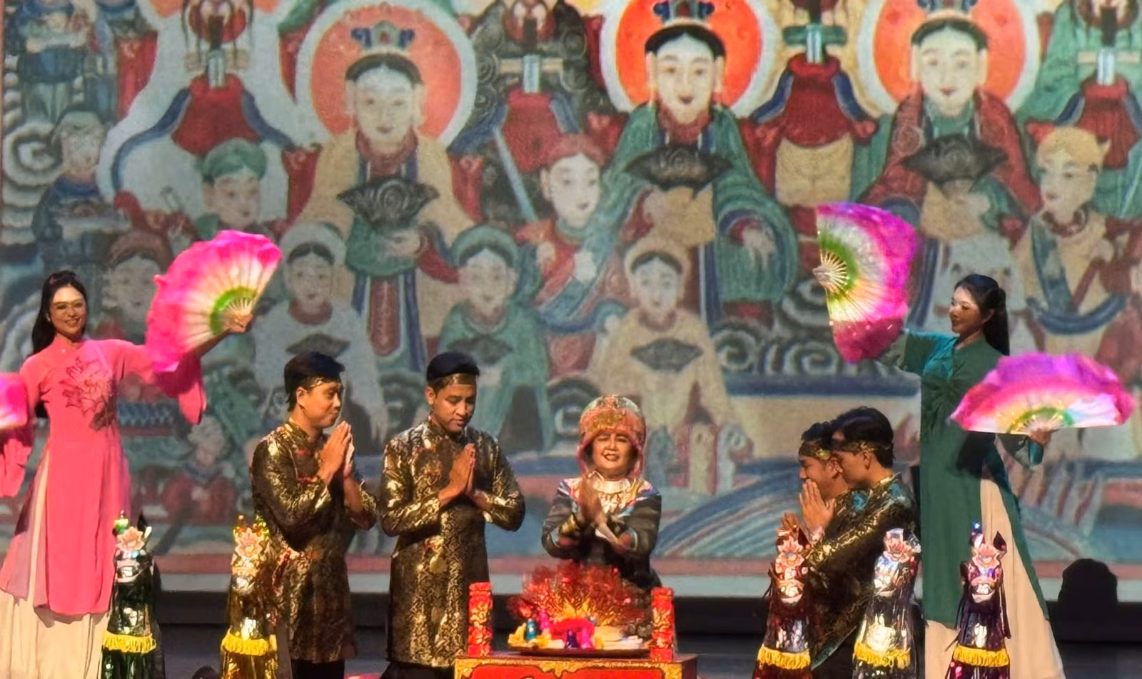Tiết mục "Cô Đôi Thượng Ngàn" của Nghệ sĩ nhân dân Lệ Ngọc. Ảnh: Sân khấu Lệ Ngọc