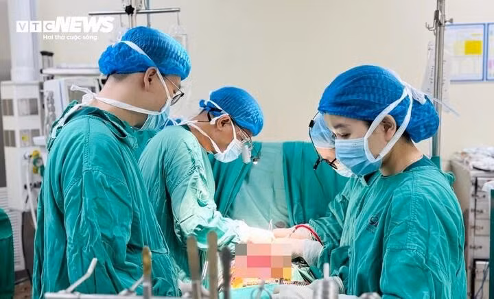 Ca can thiệp tim mạch cho bệnh nhân nước ngoài tại Bệnh viện Tim Hà Nội.