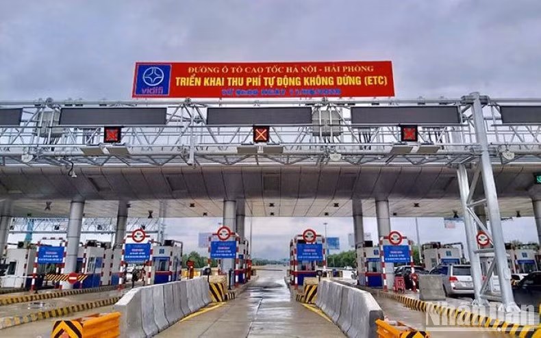Trạm thu phí trên tuyến cao tốc Hà Nội - Hải Phòng.
