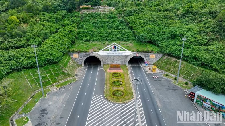 Hầm đường bộ Hải Vân.