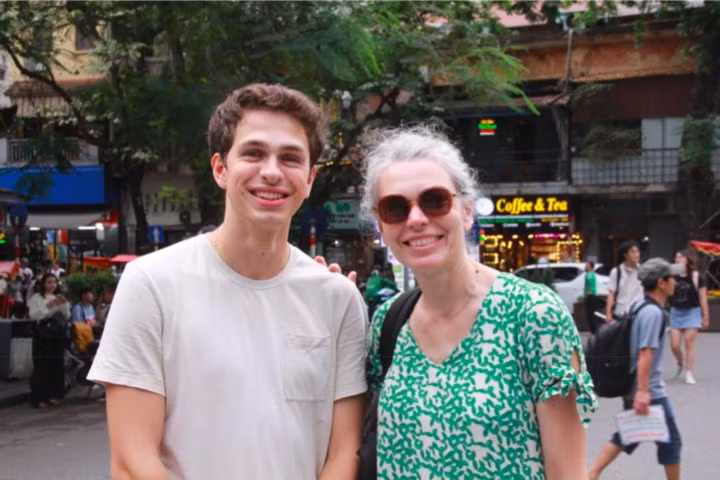 Cô Louise và con trai đến từ Pháp.