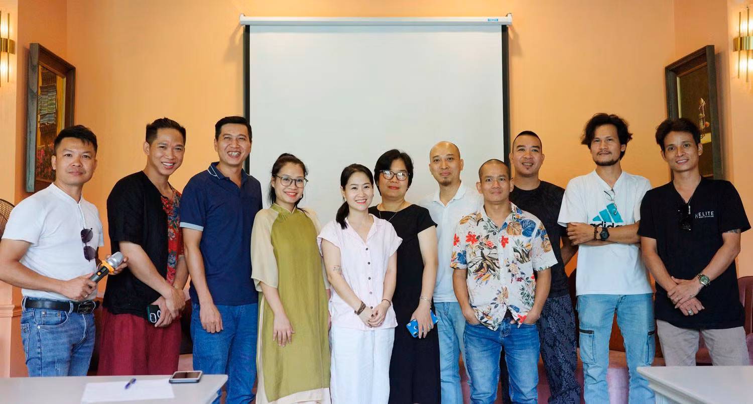 Các hoạ sĩ tại lễ ra mắt dự án.