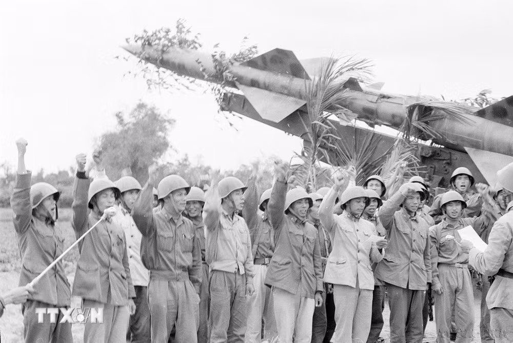Tiểu đoàn 53, bộ đội tên lửa quyết tâm không ngừng nâng cao tinh thần cảnh giác, đập tan mọi âm mưu mới của đế quốc Mỹ.