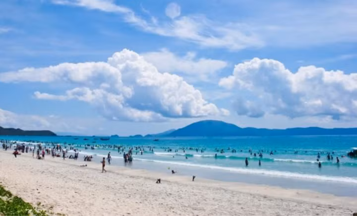 Bãi biển Trà Cổ.