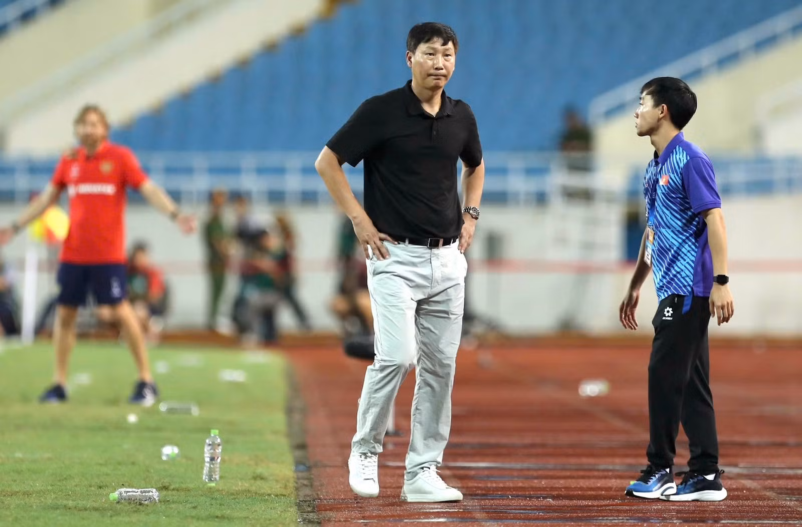Nhưng vì là hiện tượng, nên cũng âu lo cho ông Kim Sang Sik lẫn tuyển Việt Nam.