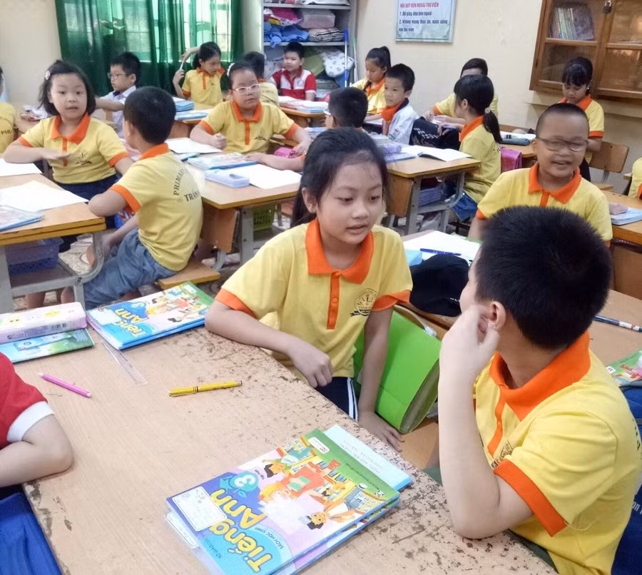 Học sinh lớp 3 Trường Tiểu học Trần Phú (TP Bắc Giang, tỉnh Bắc Giang) luyện nói trong tiết học Tiếng Anh. Ảnh: ITN