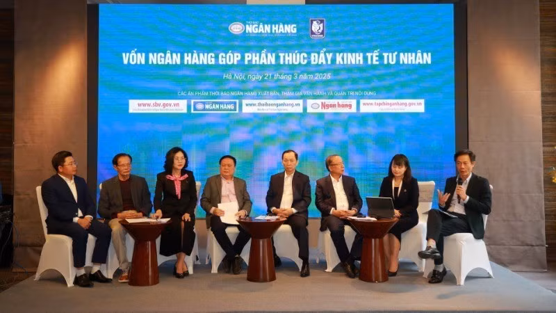 Các diễn giả thảo luận tại hội thảo.