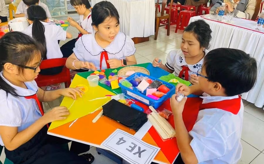 Tiết thao giảng đổi mới dạy học theo Chương trình GDPT 2018 chuyên đề môn Mỹ thuật do Phòng GD&amp;ĐT Hải Châu (Đà Nẵng) tổ chức tại Trường Tiểu học Ông Ích Khiêm.