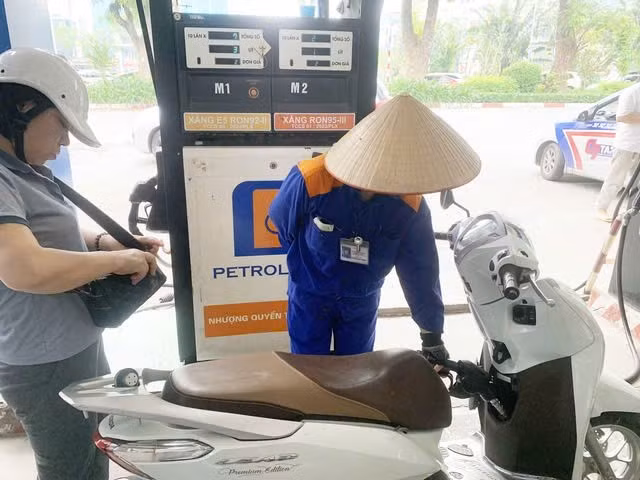 Bộ Tài chính tiếp tục đề xuất giảm thuế bảo vệ môi trường đối với xăng dầu trong năm 2025.