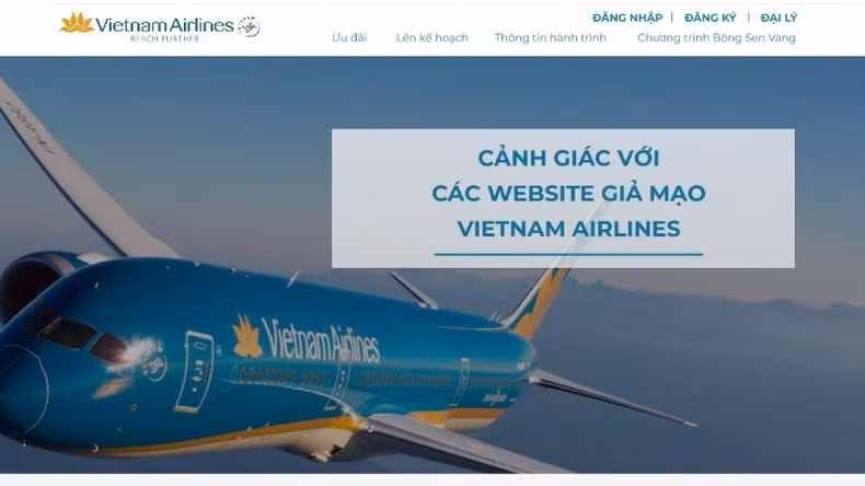 Vietnam Airlines cảnh báo về tình trạng các website giả mạo sử dụng trái phép logo của hãng và thiết kế giao diện tương tự, gây nhầm lẫn cho khách hàng, nhằm mục đích trục lợi từ người tiêu dùng. Ảnh chụp màn hình