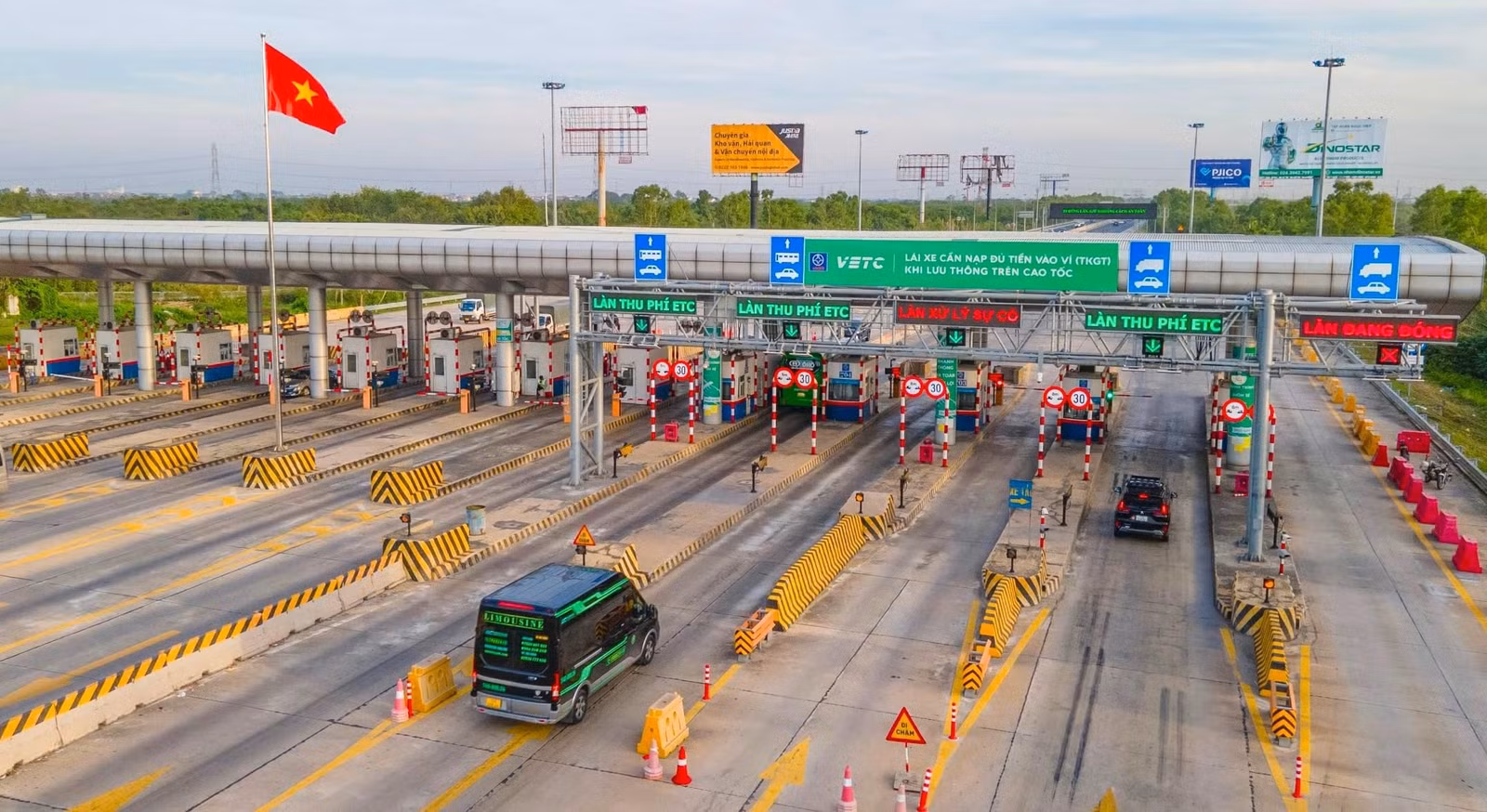 Trạm thu phí đầu tuyến cao tốc Hà Nội - Hải Phòng.