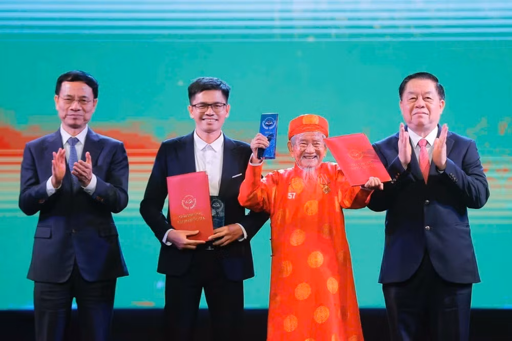 Nhà nghiên cứu Nguyễn Đình Tư năm nay 104 tuổi.