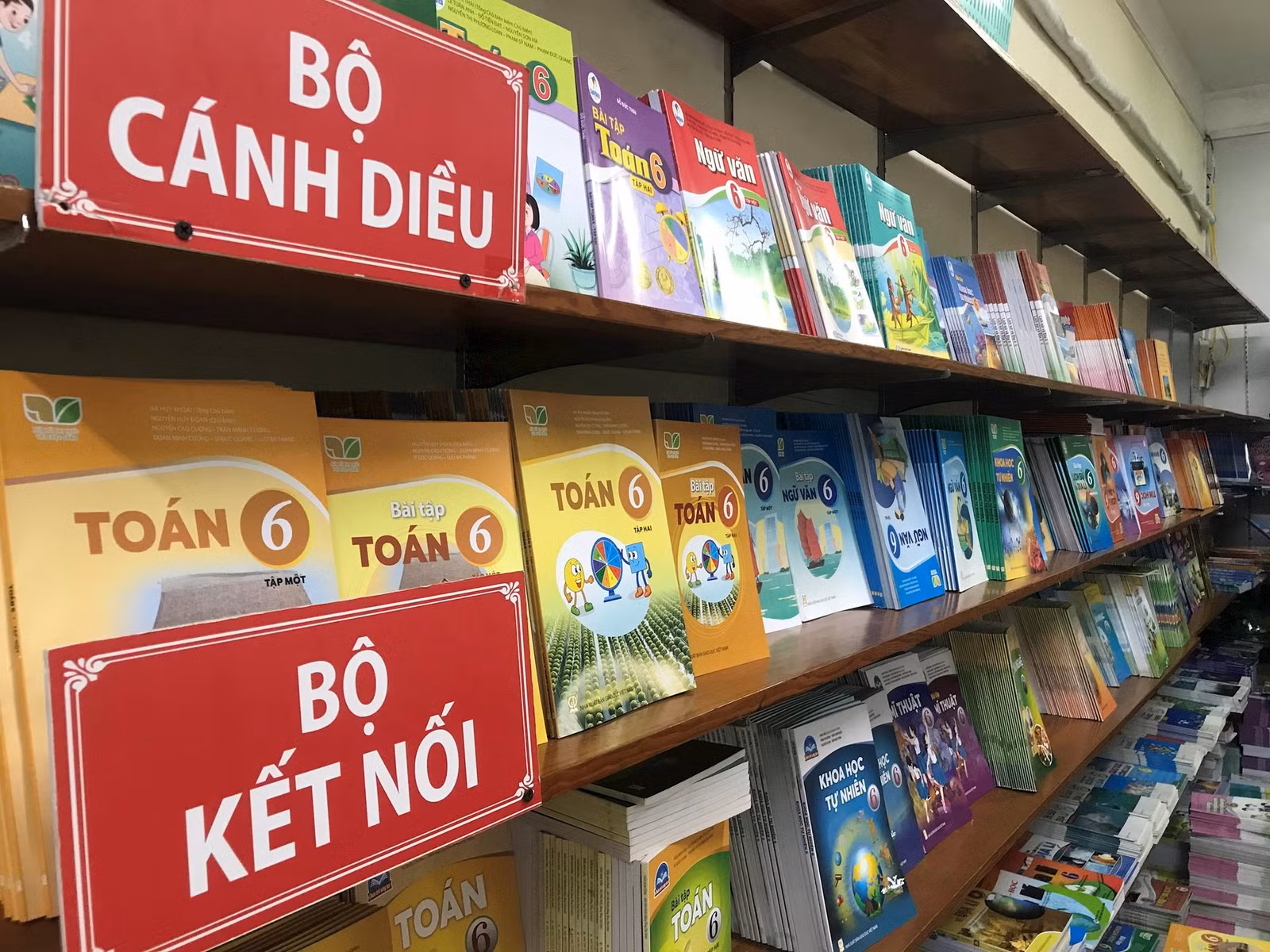 Sách giáo khoa sẽ được in bổ sung để phục vụ học sinh vùng bão lũ.