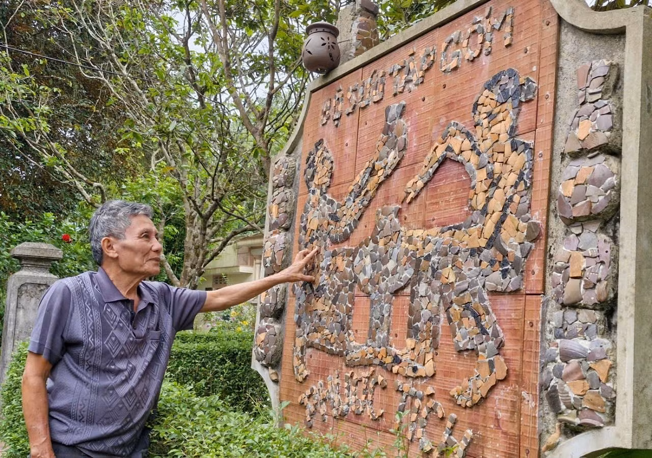 Ông Lê Trọng Diễn kể về những thăng trầm của nghề làm gốm tại làng cổ Phước Tích.