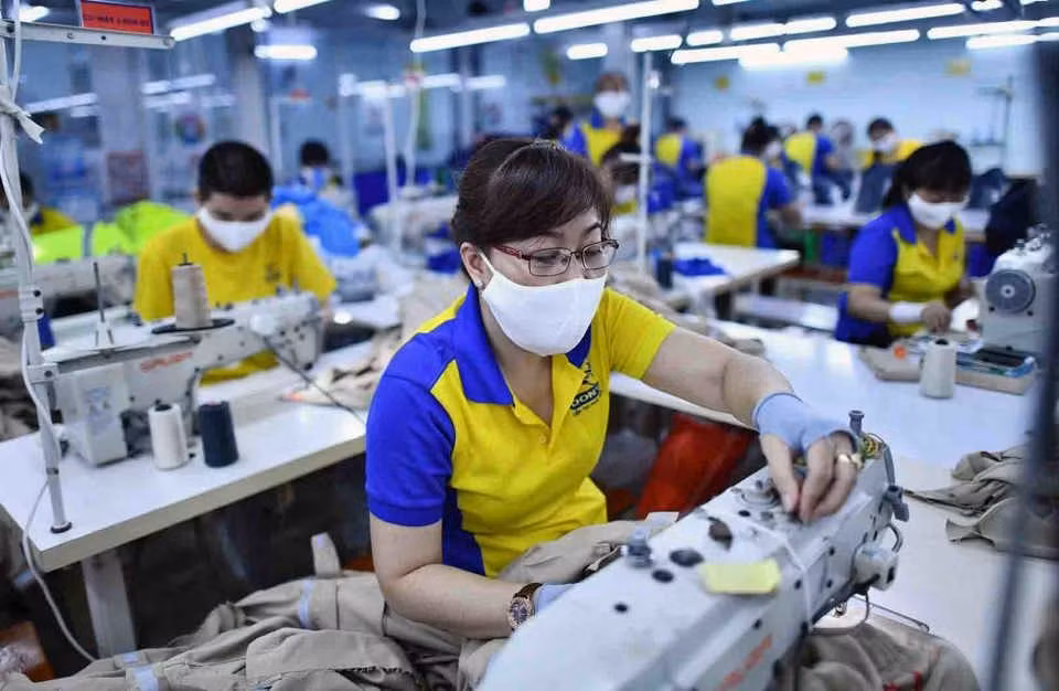 Sản xuất thời trang đạt tiêu chuẩn xanh của EU tại Công ty CP may mặc Sơn Tây.