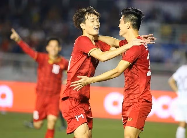 Hoàng Đức, Tiến Linh lọt Top 5 Quả bóng vàng Việt Nam.
