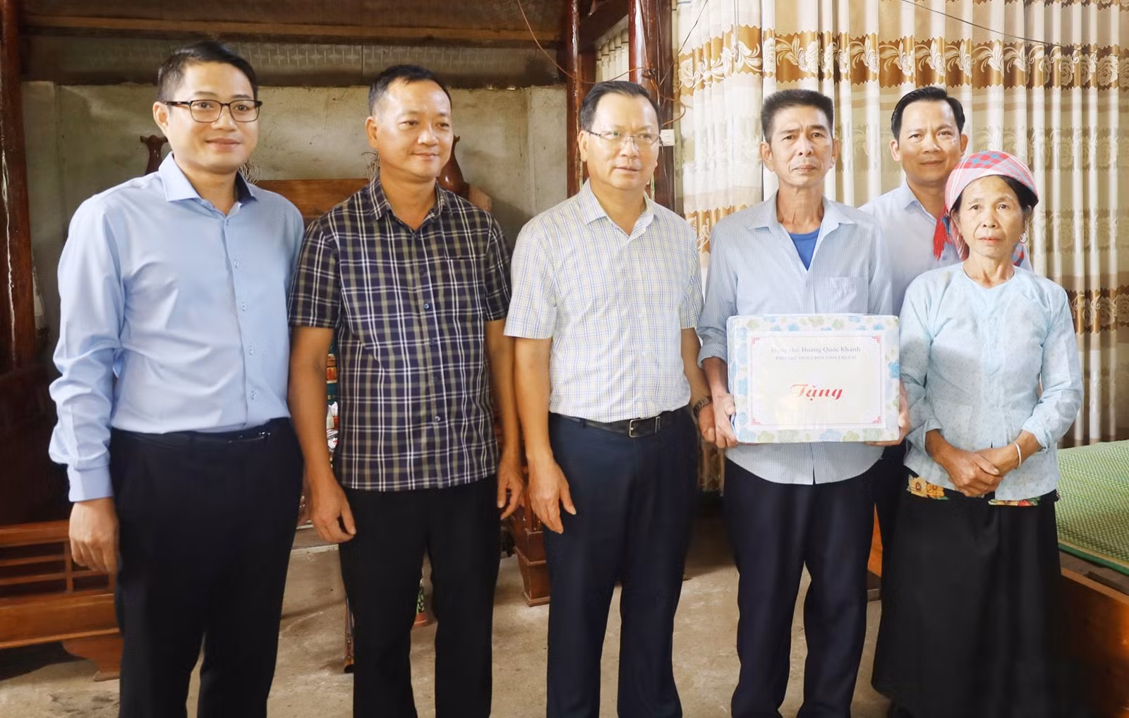 dong-chi-hoang-quoc-khanh-kiem-tra-thuc-te-tai-cac-ho-duoc-ho-tro-xoa-nha-tam-nha-dot-nat-va-tang-qua-dong-vien-cac-ho-dan.jpg