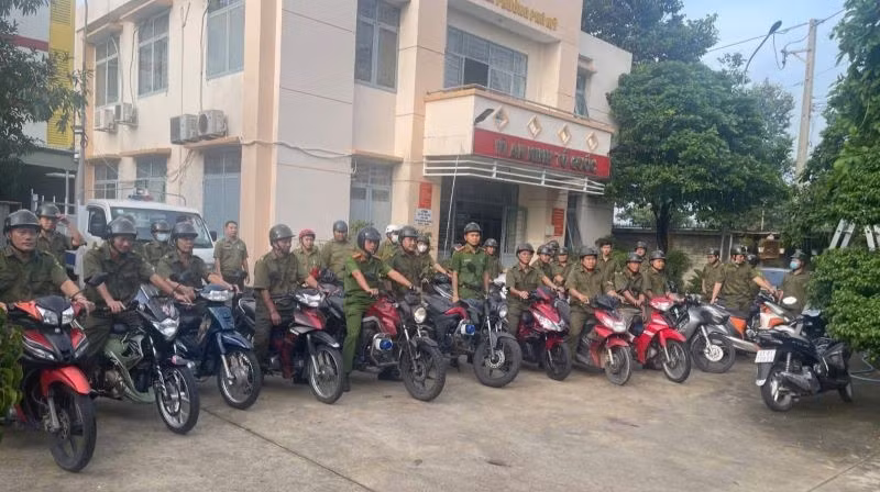 Các đơn vị thuộc lực lượng Công an tỉnh Bình Dương ra quân trấn áp tội phạm, bảo đảm an ninh trật tự dịp lễ.