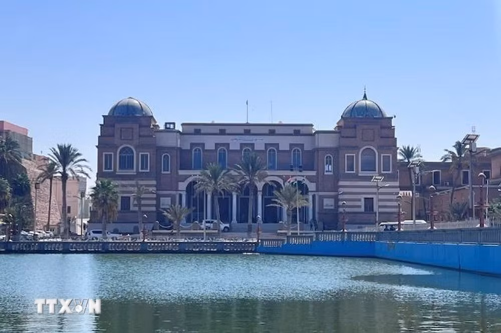 Quang cảnh bên ngoài Ngân hàng Trung ương Libya ở Tripoli, ngày 26/8/2024.