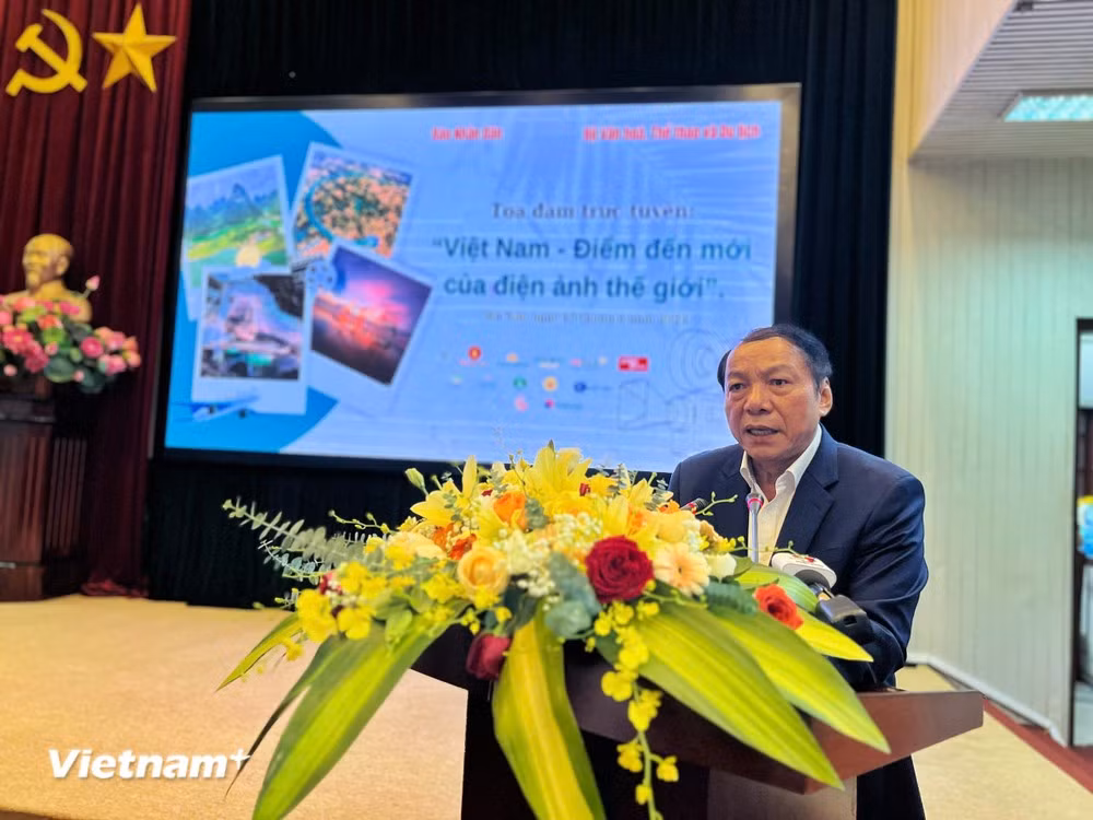 Bộ trưởng Bộ Văn hóa, Thể thao và Du lịch Nguyễn Văn Hùng phát biểu tại tọa đàm.