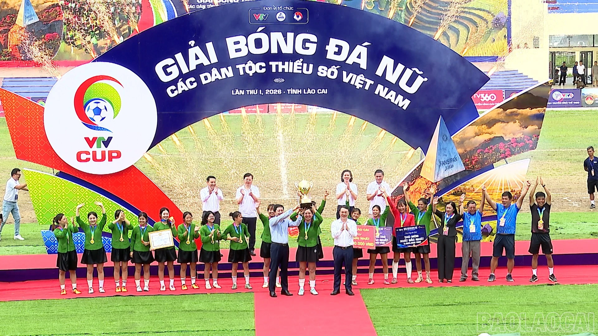 Đội Lục Yên là đội vô địch Giải bóng đá nữ các dân tộc thiểu số Việt Nam - VTV Cup lần thứ Nhất.